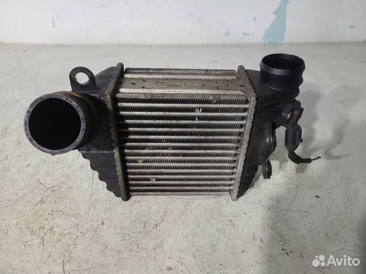Интеркулер Volkswagen Bora 2002 1J0145803F