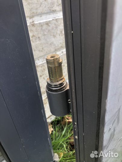 Алюминиевая дверь