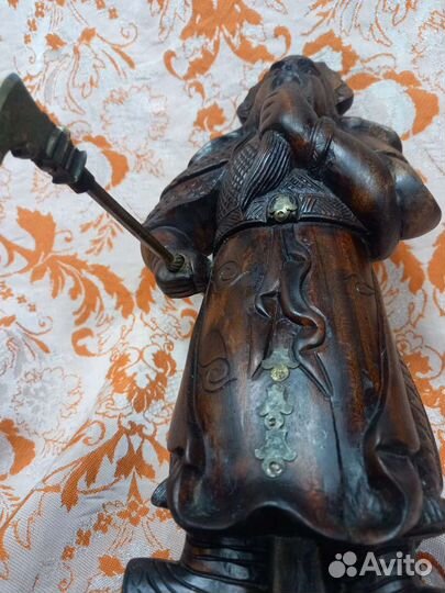 Старинная фигура Гуань Юй. Китай. 19 резьба дерево