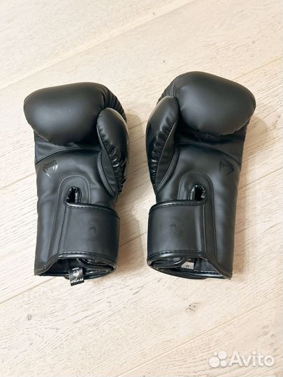 Боксерские перчатки от фирмы Venum (размер - 12oz)