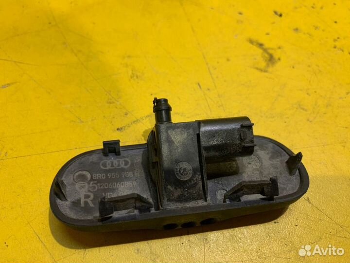 Форсунка омывателя лобового стекла Audi Q5 2008-20