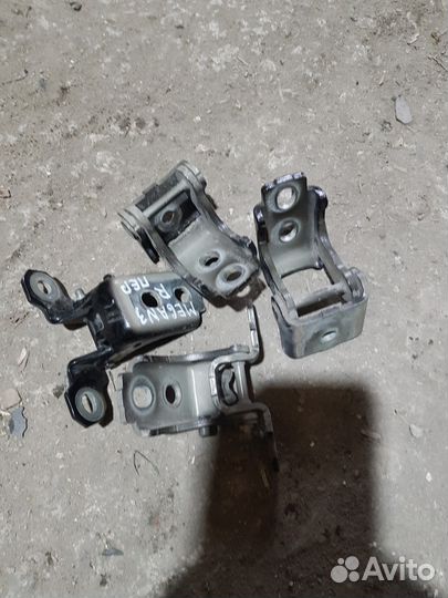 Рено Меган 3 петли двери,дверные оригинал