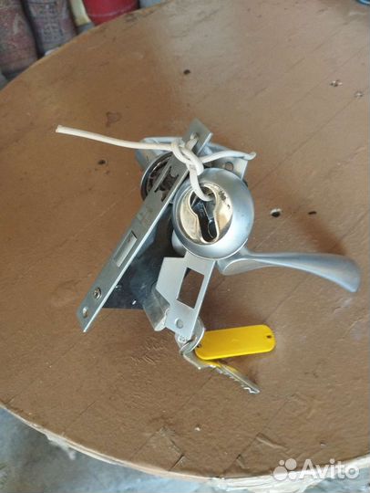 Замок для межкомнатной двери