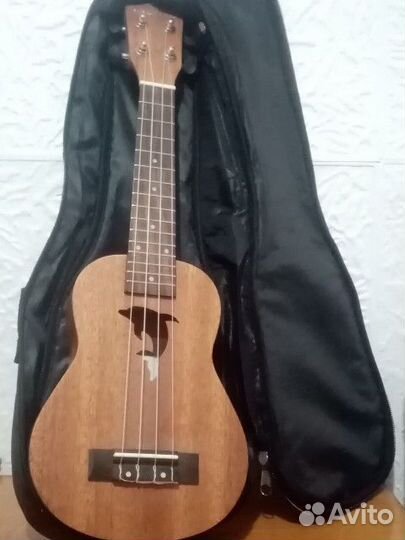 Укулеле и чехол