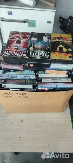 Видеокассеты с фильмами, с мультфильмами