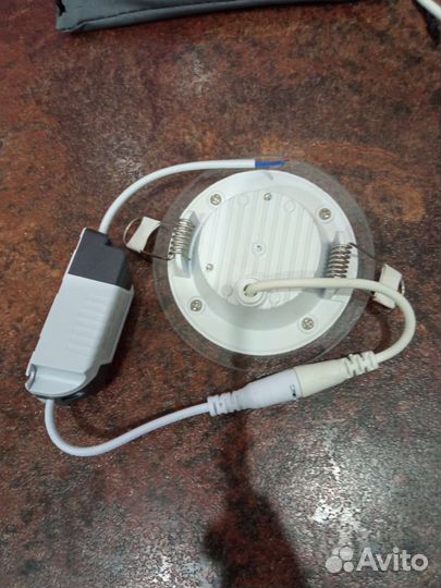 Светодиодный встраиваемый светильник