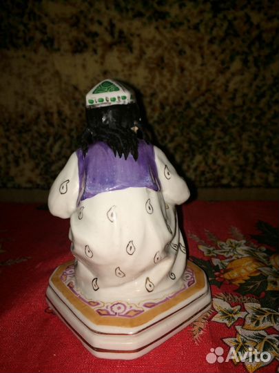 Статуэтка «Маленькая хозяйка» (Узбечка с чайником)