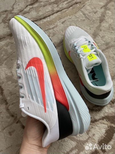 Новые беговые кроссовки Nike Running 38 р. 24 см