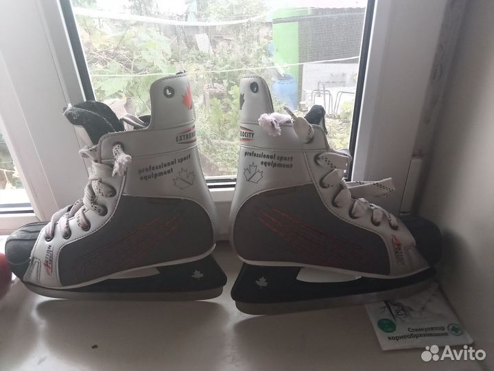 Коньки хоккейные размер 40