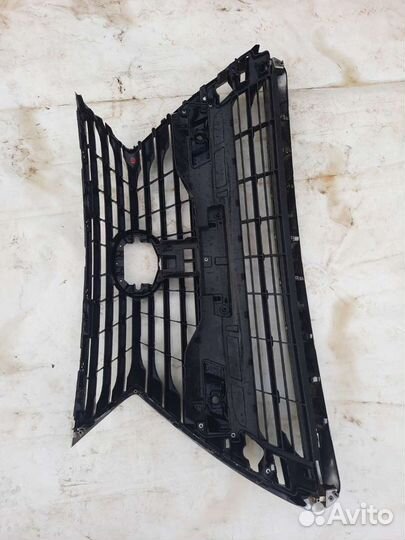 Решетка радиатора Lexus NX200