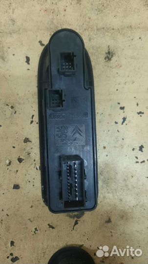 Блок стеклоподъемника вод/пас peugeot 308