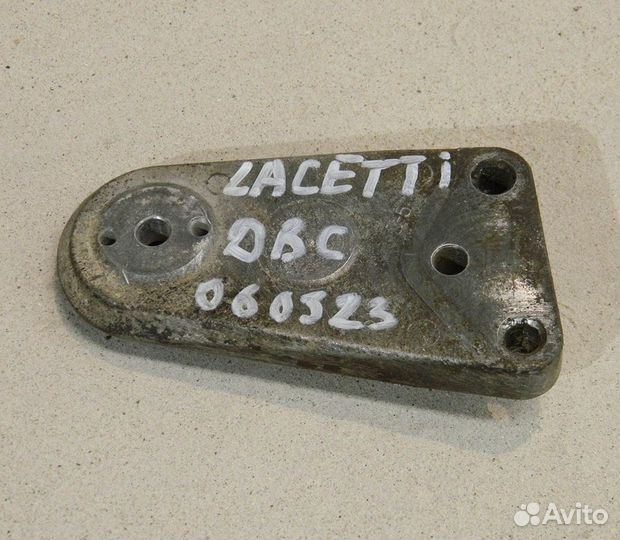 Кронштейн опоры двигателя правый Lacetti