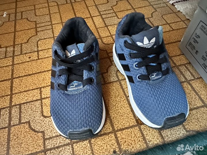 Кроссовки adidas 22р