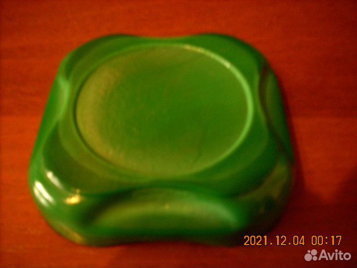 Пепельница из малахитового стекла времен СССР