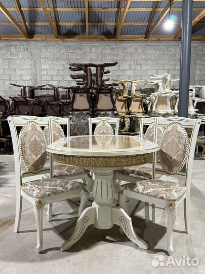 Стол и стулья