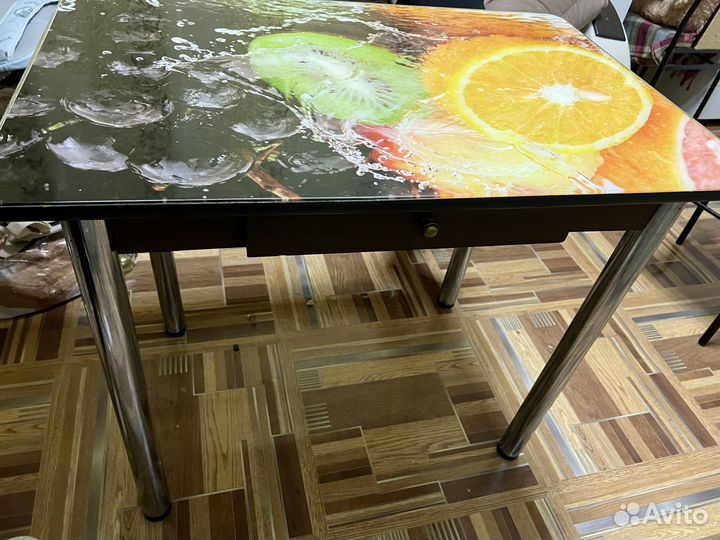Стол стеклянный