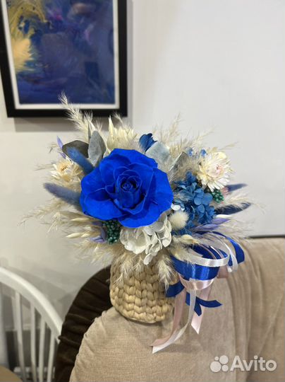 Букет из сухоцветов в вязаном кашпо