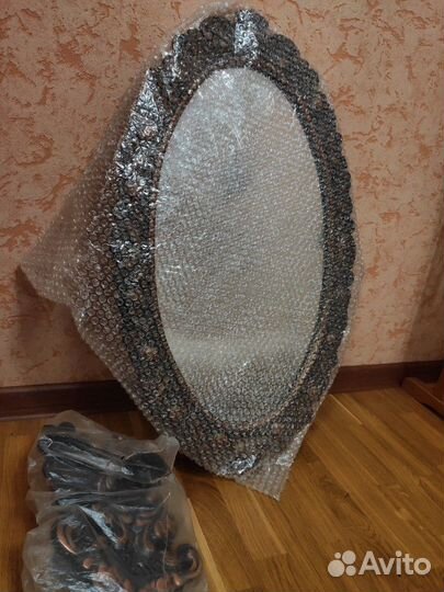 Зеркало с подсвечниками из чугуна