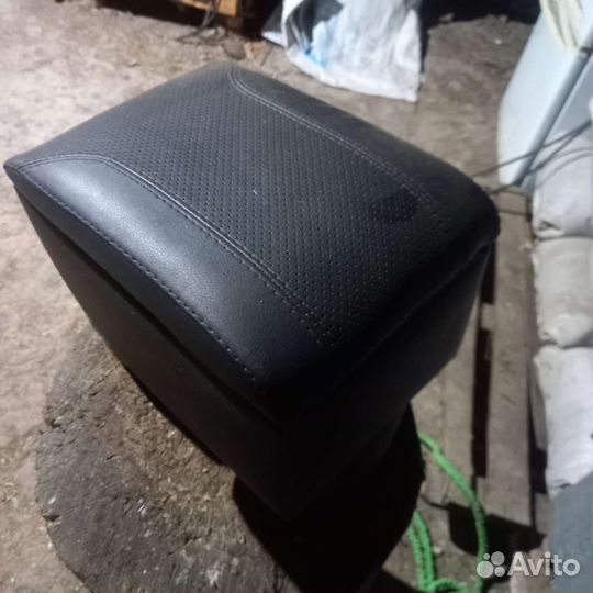 Подлокотник Шевроле Нива