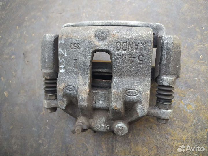 Суппорт передний левый KIA Rio 4/Hyundai Solaris 2