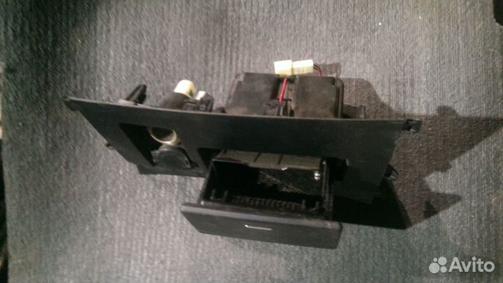 Накладка на центральную консоль (торпеды) Toyota