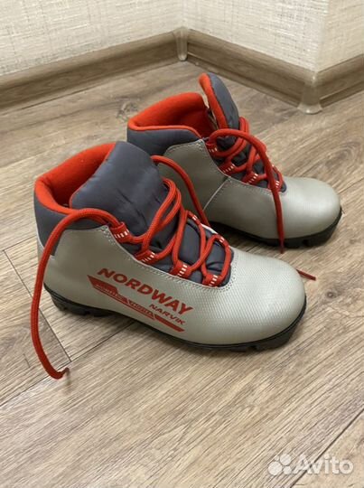 Лыжные ботинки детские 33 размера