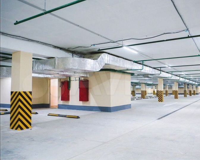 Машиноместо, > 30 м²