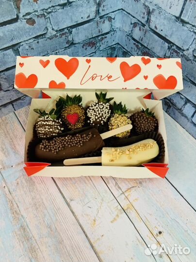 Клубника, банан в Итальянском шоколаде