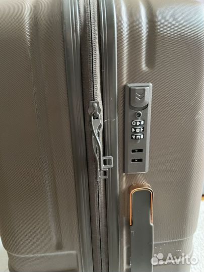 Чемодан besico