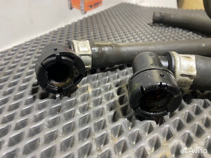 Патрубок радиатора печки Volvo S60 S80 V70 Xc70