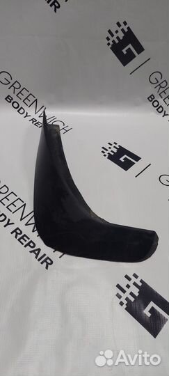 Брызговик передний левый land Rover RR L405