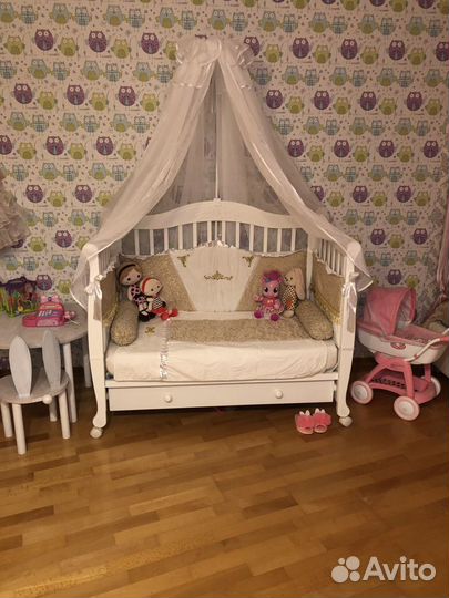 Шкаф и кровать