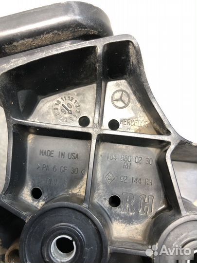 Направляющая бампера задняя правая Mercedes M W164