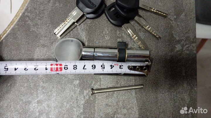 Замок дверной