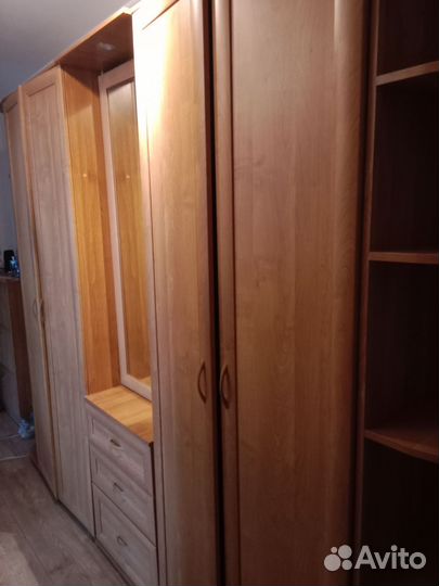 Шкафы для прихожей- 3шт