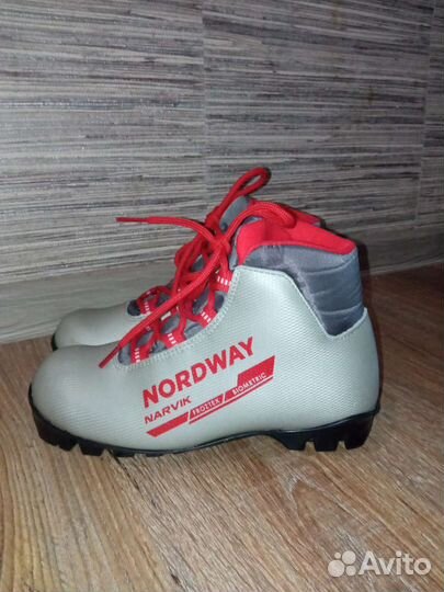 Лыжные ботинки