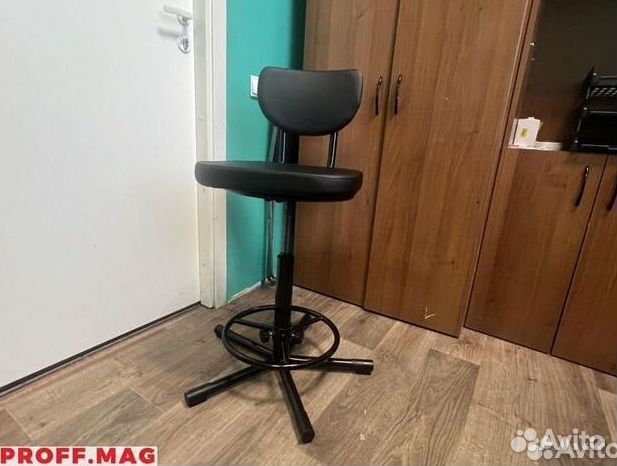 Стул на винтовой опоре JR195