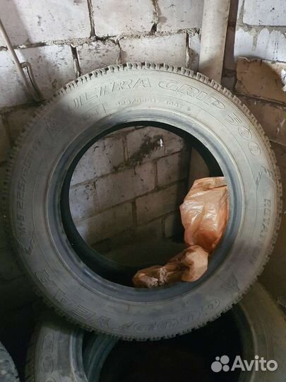 Goodyear UltraGrip 500 225/65 R17