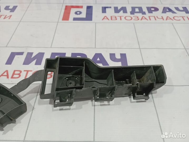 Кронштейн переднего бампера правый Chevrolet Cobalt (T250) 52049415