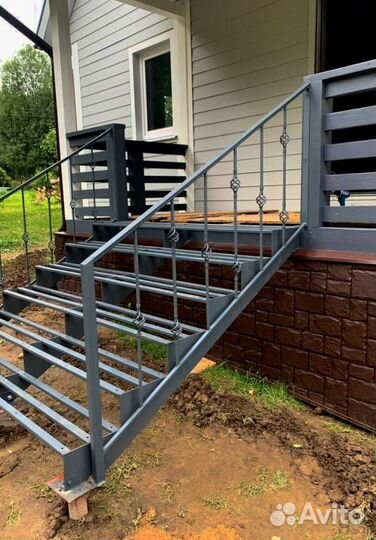 Перила деревянные с монтажем