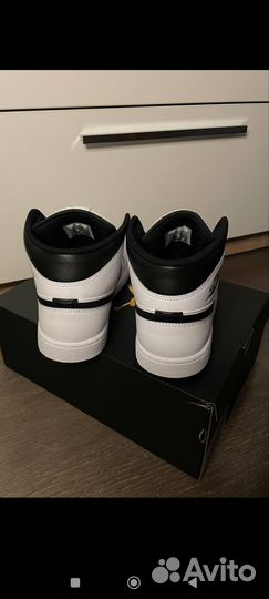 Кроссовки nike air jordan 1 mid