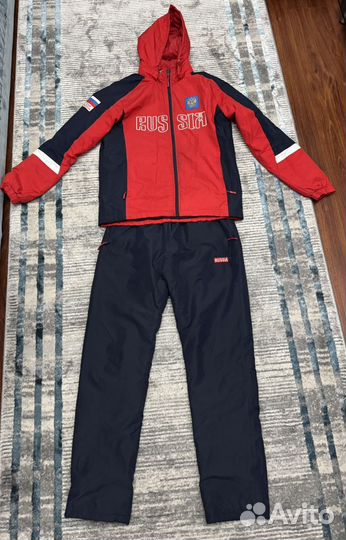 Утепленный спортивный костюм
