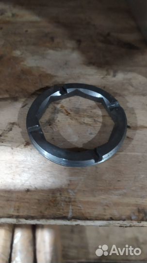 Гайка стопорная крышки насоса верхней 8.12.236