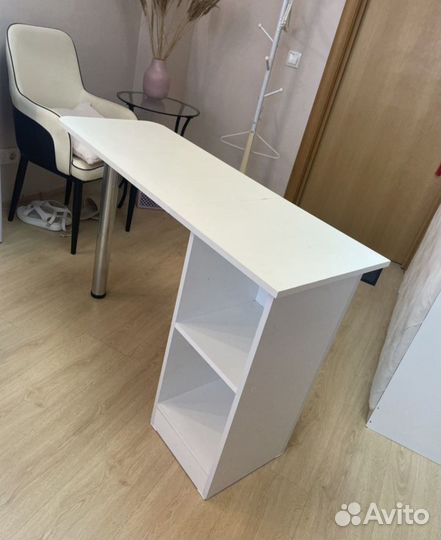 Маникюрный стол