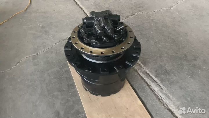 Бортовая (Редуктор хода) Хитачи 240-3 с мотором-29