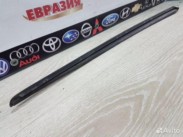 Молдинг лобового стекла передний правый Audi A6 C7