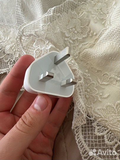 Оригинальный адаптер Apple, Америка