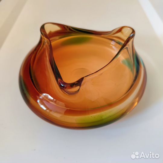 Пепельница из цветного стекла