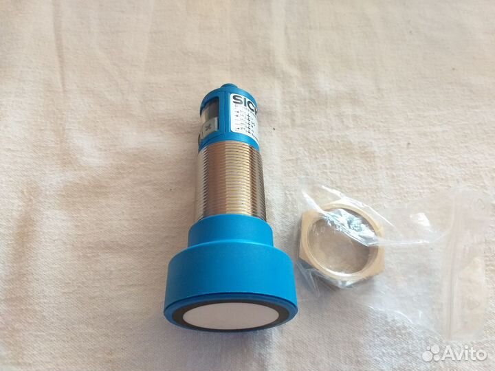 Ультразвуковой датчик sick UM30-214111