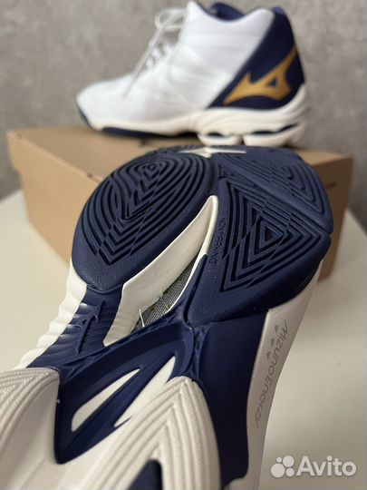 Волейбольные кроссовки Mizuno z7 mid